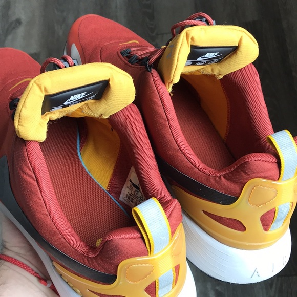 Nike - Picture 14 of 16